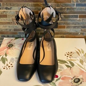 Valentino Garavani Black Leather ballerina flats
